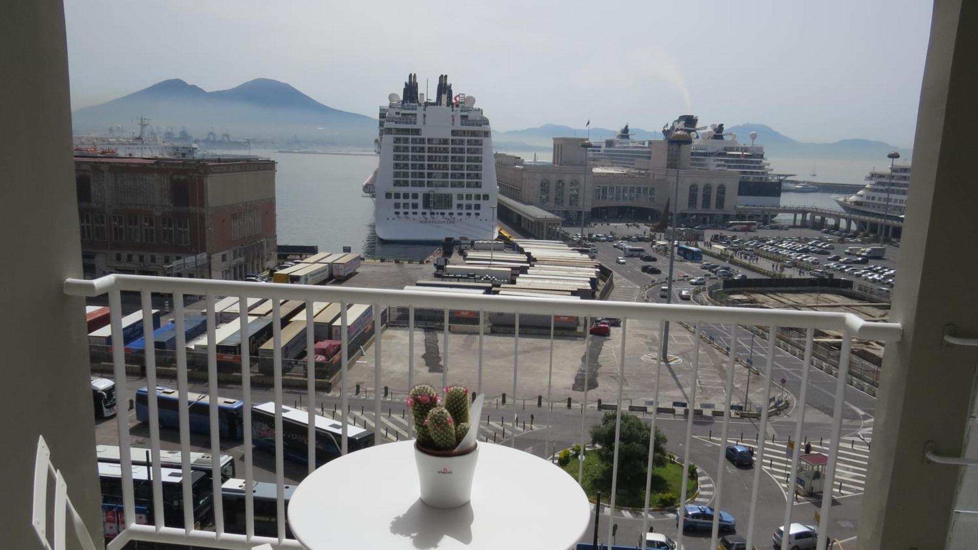 Skyhouse Beverello Neapel Exterior foto